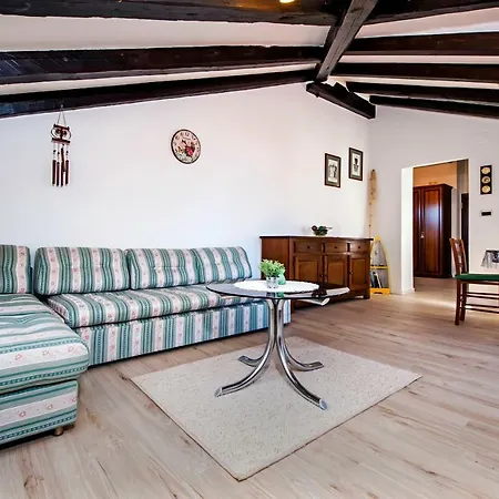 Bella Sea View Apartment *