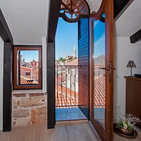 Bella Sea View Apartment *